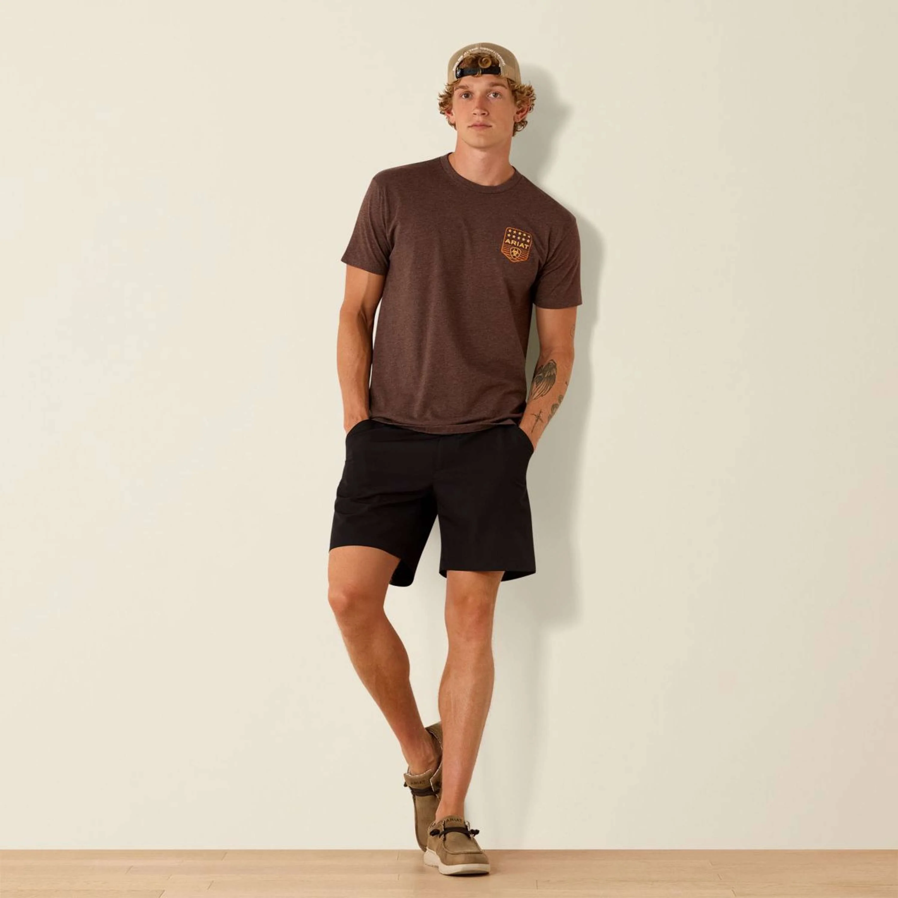Ariat T-Shirt Strip Patriotic Badge Tee Hommes Brown Heather - Image 5