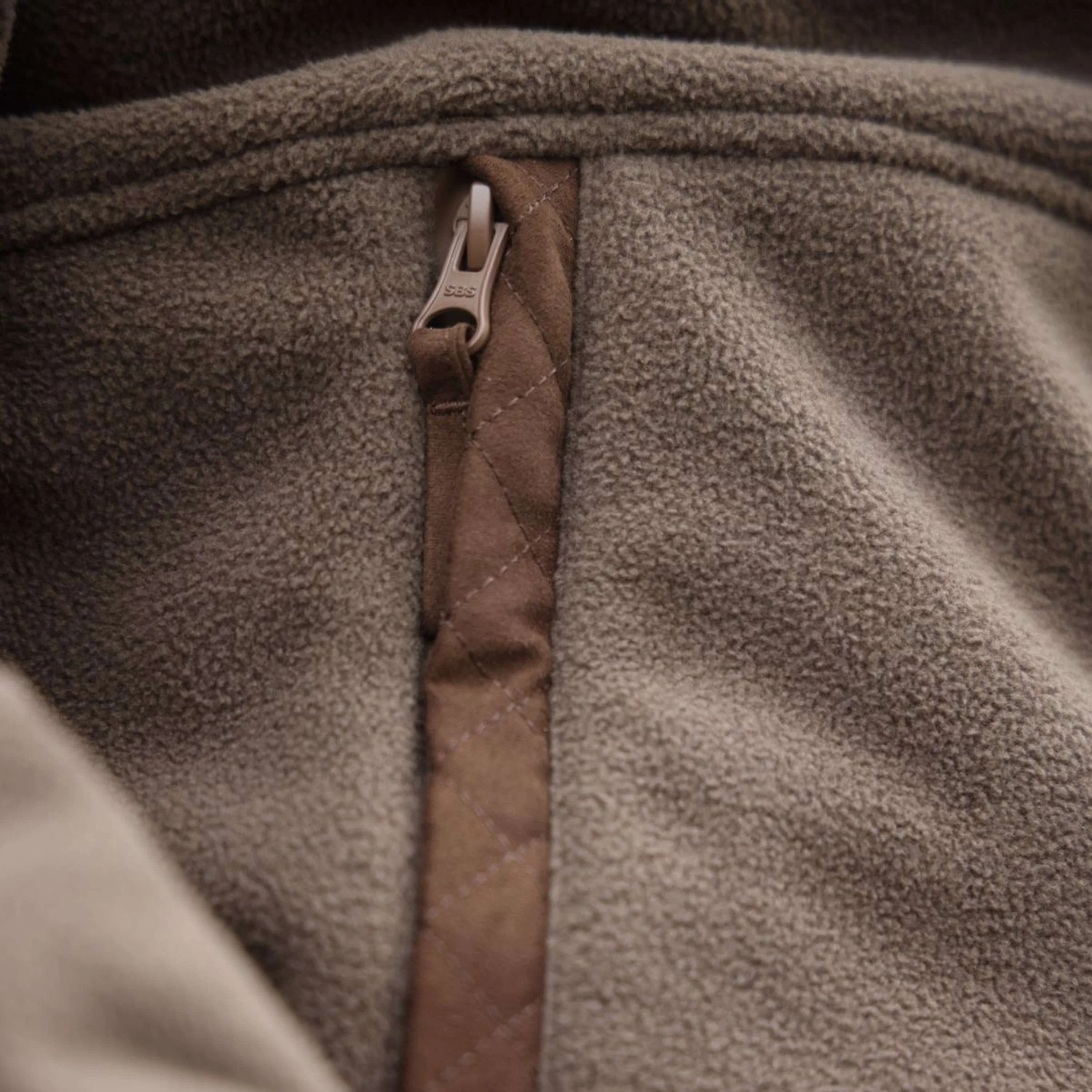 Aubrion by Shires Pull Heritage Fleece Olive foncé - Image 5