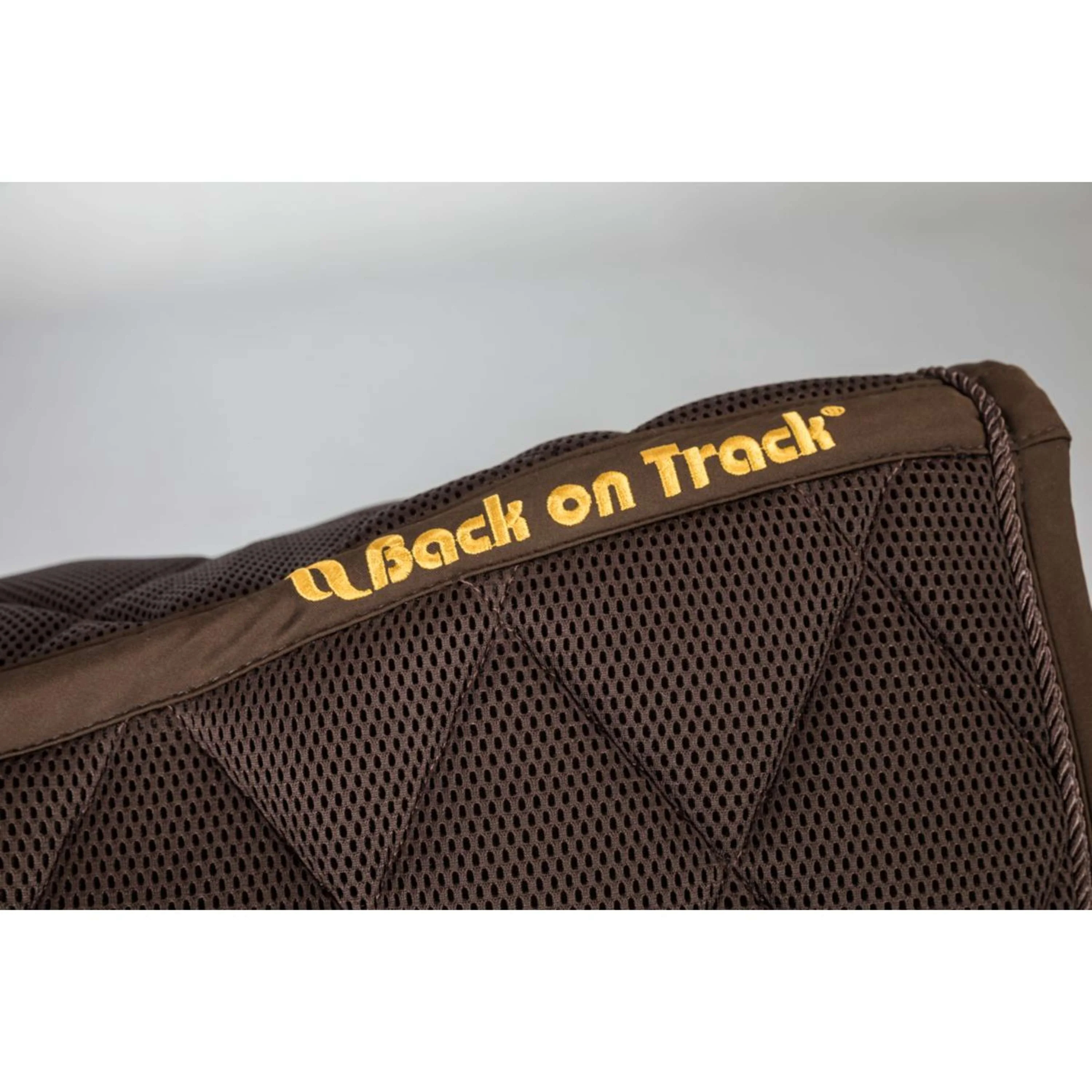 Back on Track Tapis de Selle AirFlow Dressage Marron - Image 4