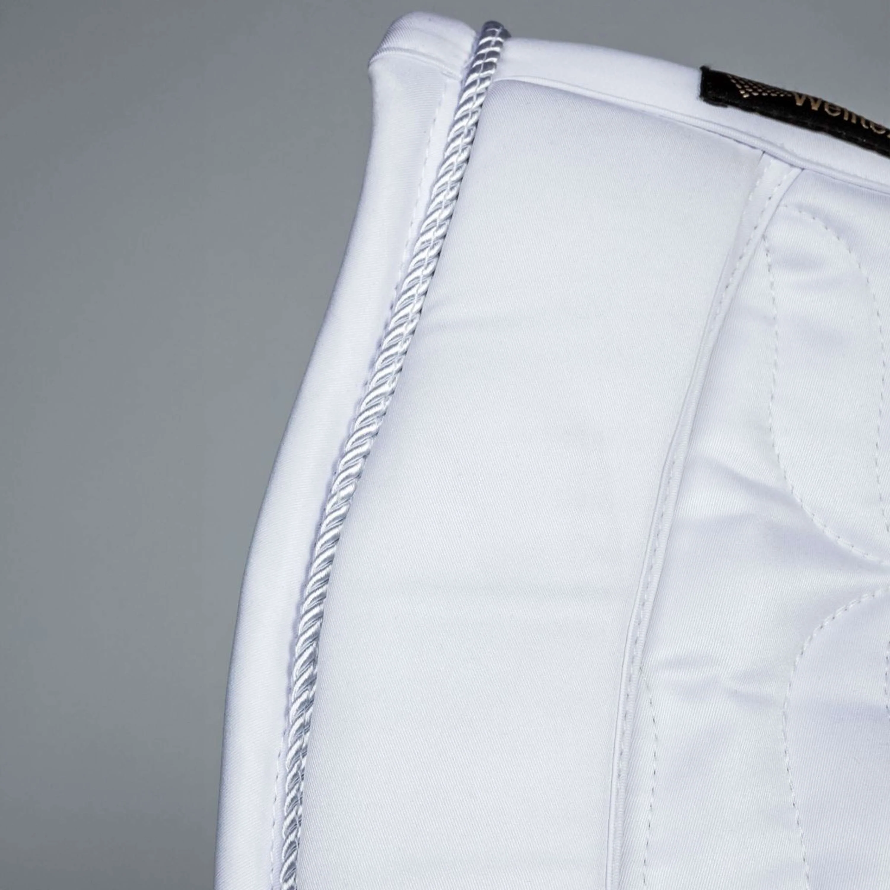 Back on Track Tapis de Selle Deep Nights Dressage Blanc - Image 2