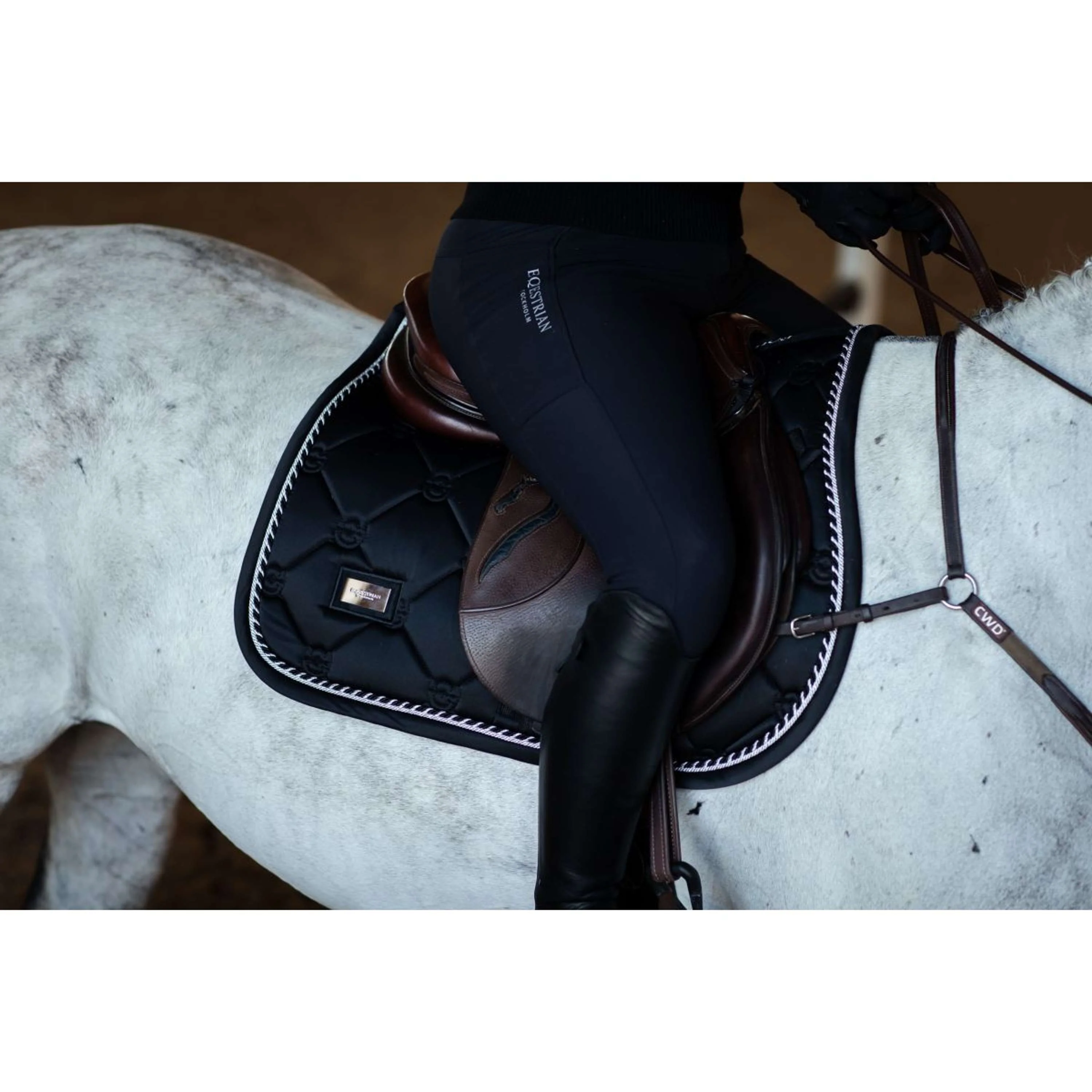 Equestrian Stockholm Tapis de Selle de Saut Black Edition - Image 2