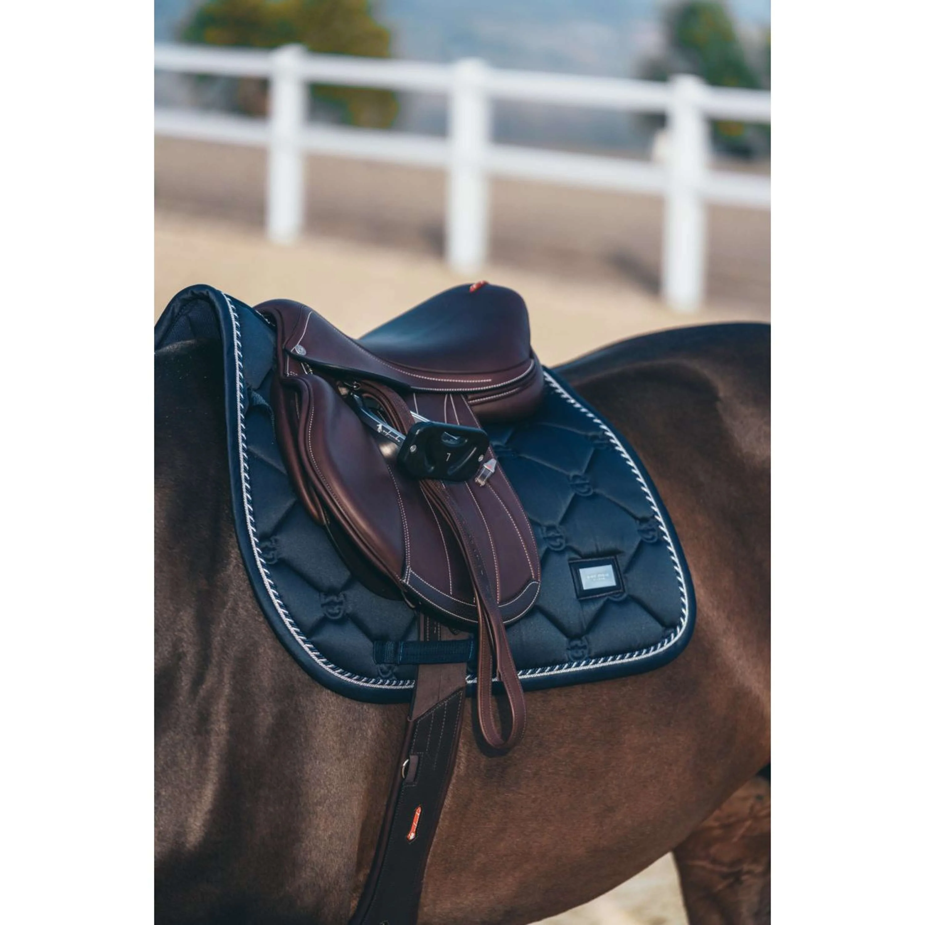 Equestrian Stockholm Tapis de Selle de Saut Midnight Blue - Image 2