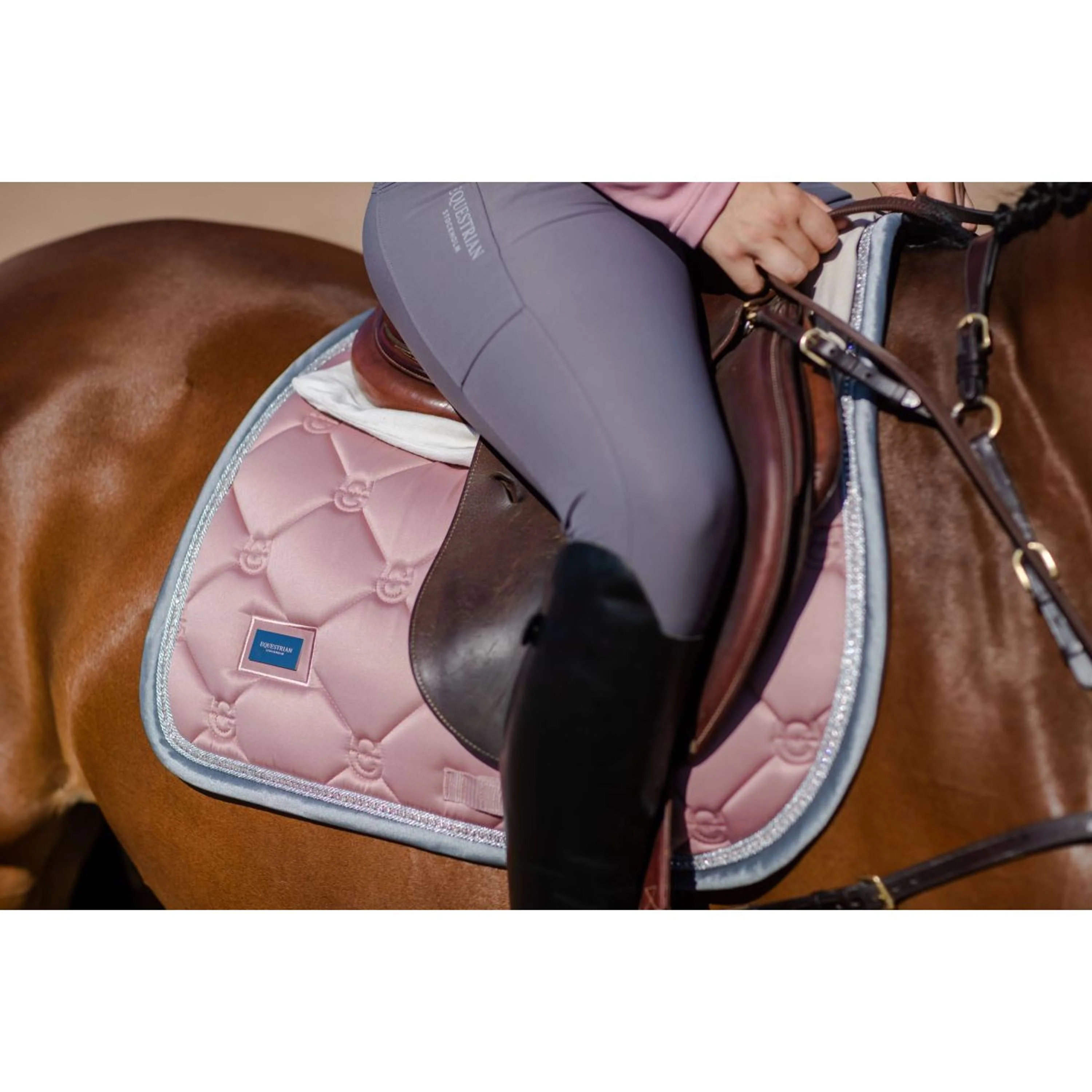 Equestrian Stockholm Tapis de Selle de Saut Pink Pearl - Image 2