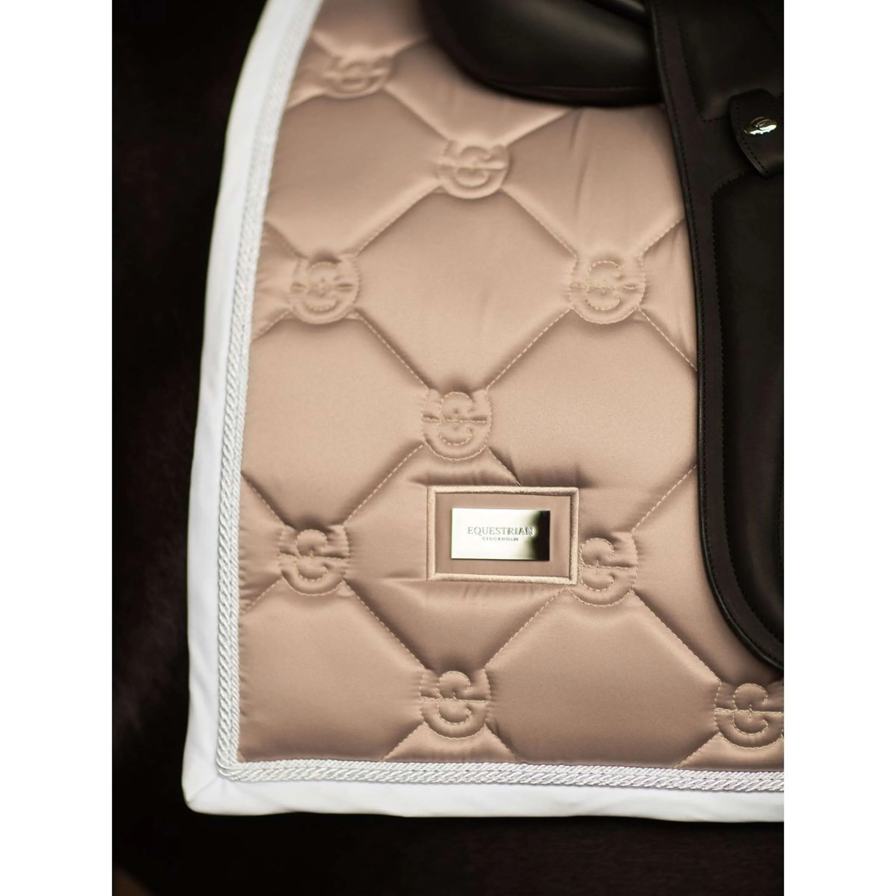 Equestrian Stockholm Tapis de Selle Dressage Sable - Image 4