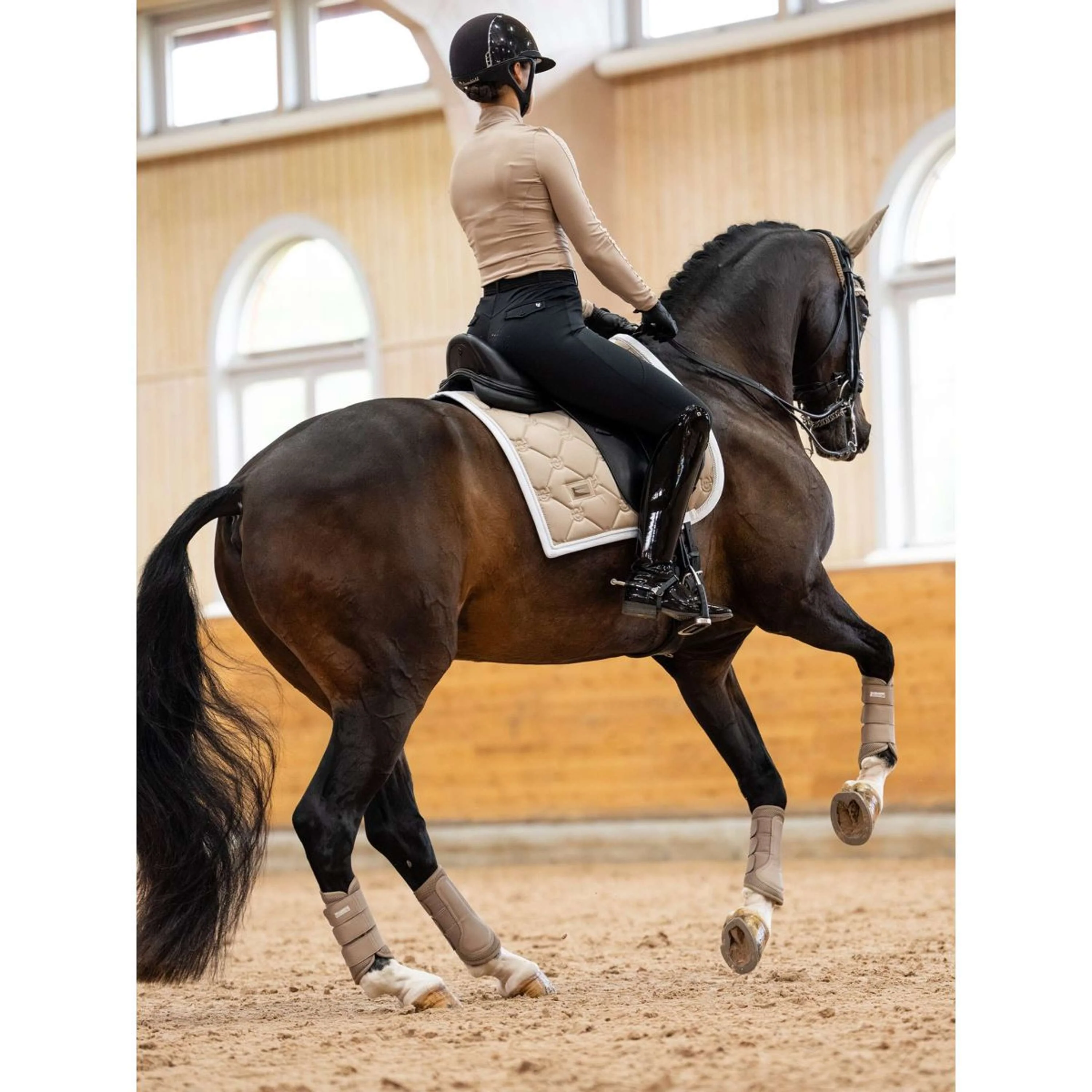 Equestrian Stockholm Tapis de Selle Dressage Sable - Image 7