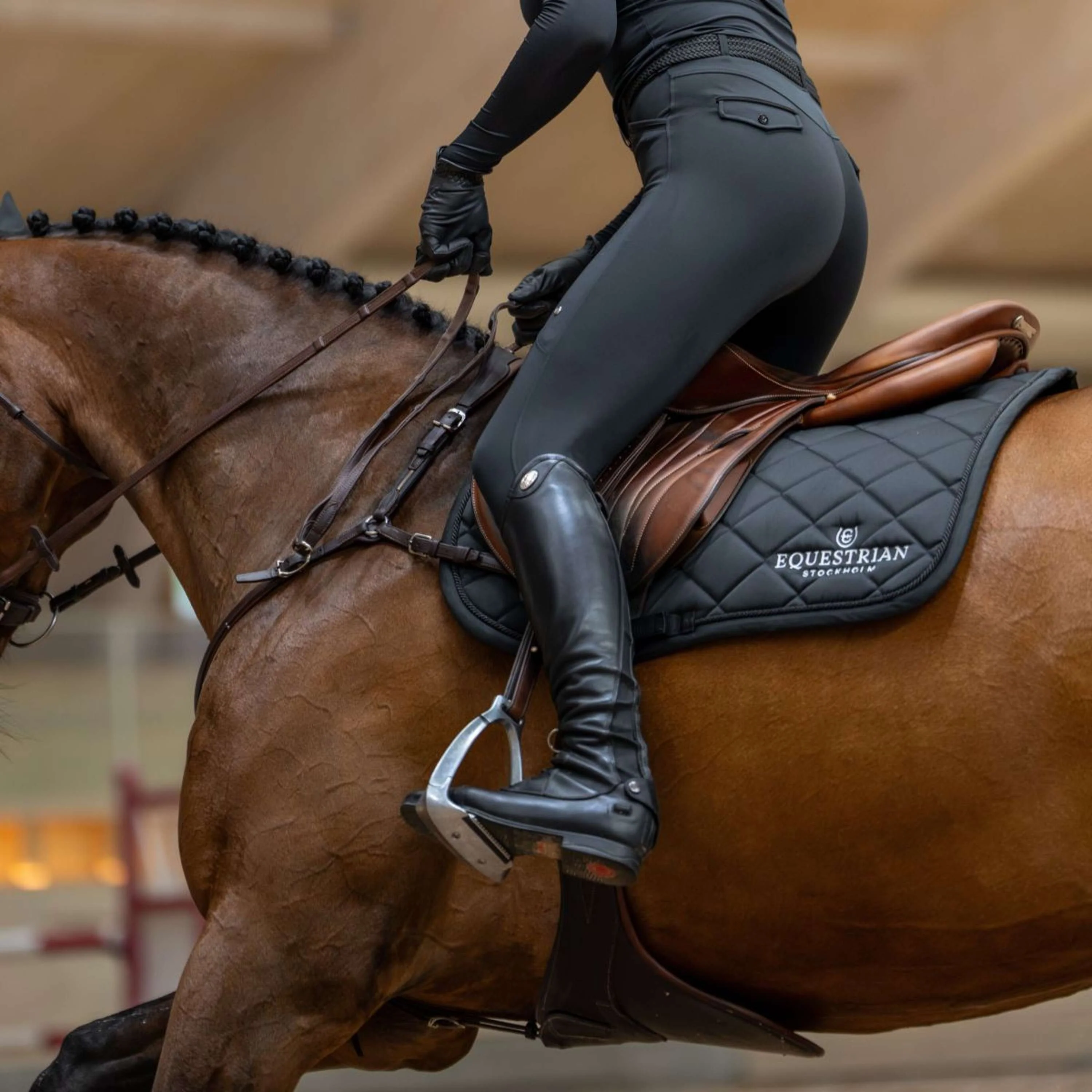 Equestrian Stockholm Tapis de Selle Line de Saut Noir - Image 6