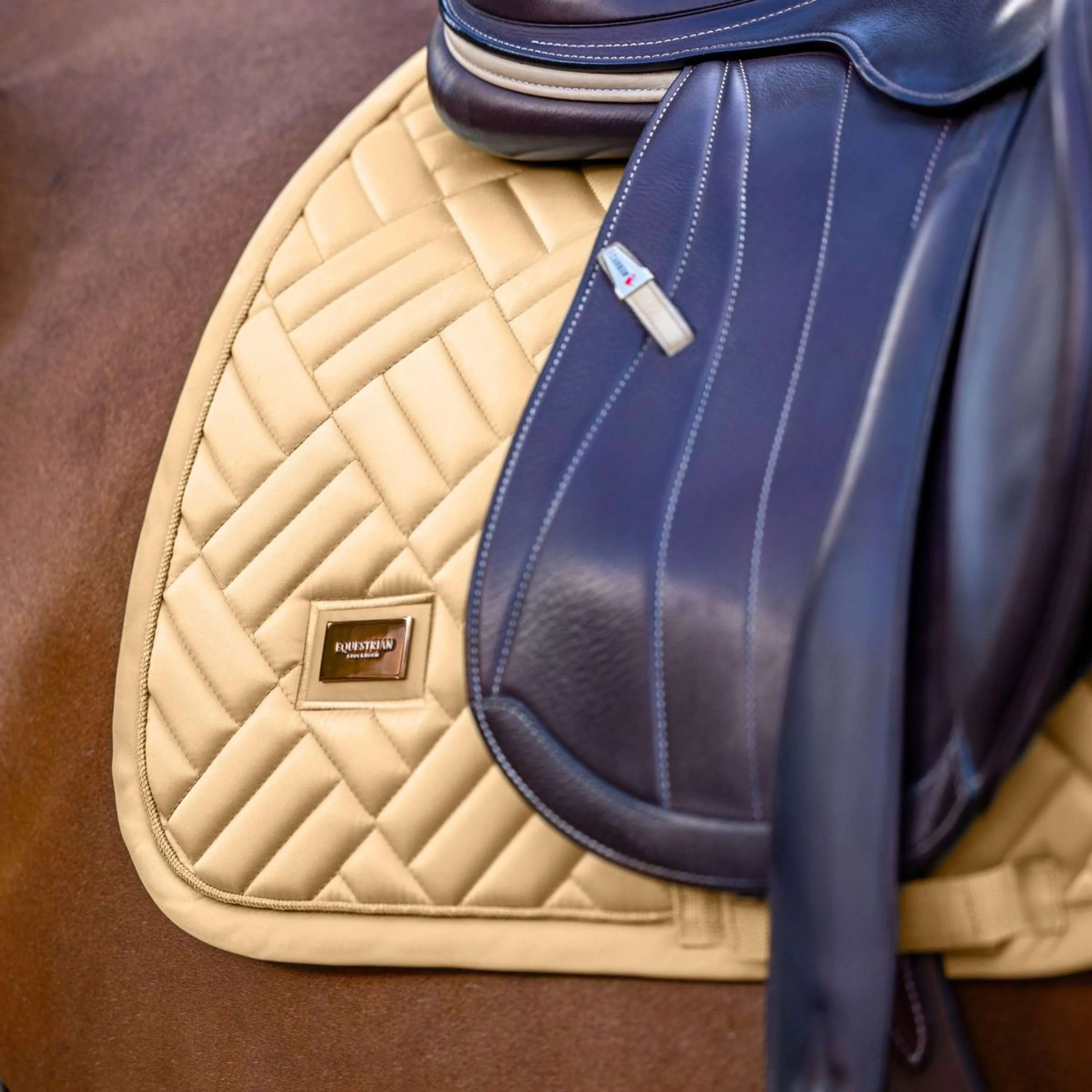Equestrian Stockholm Tapis de Selle Modern de Saut Midsummer Glow - Image 2