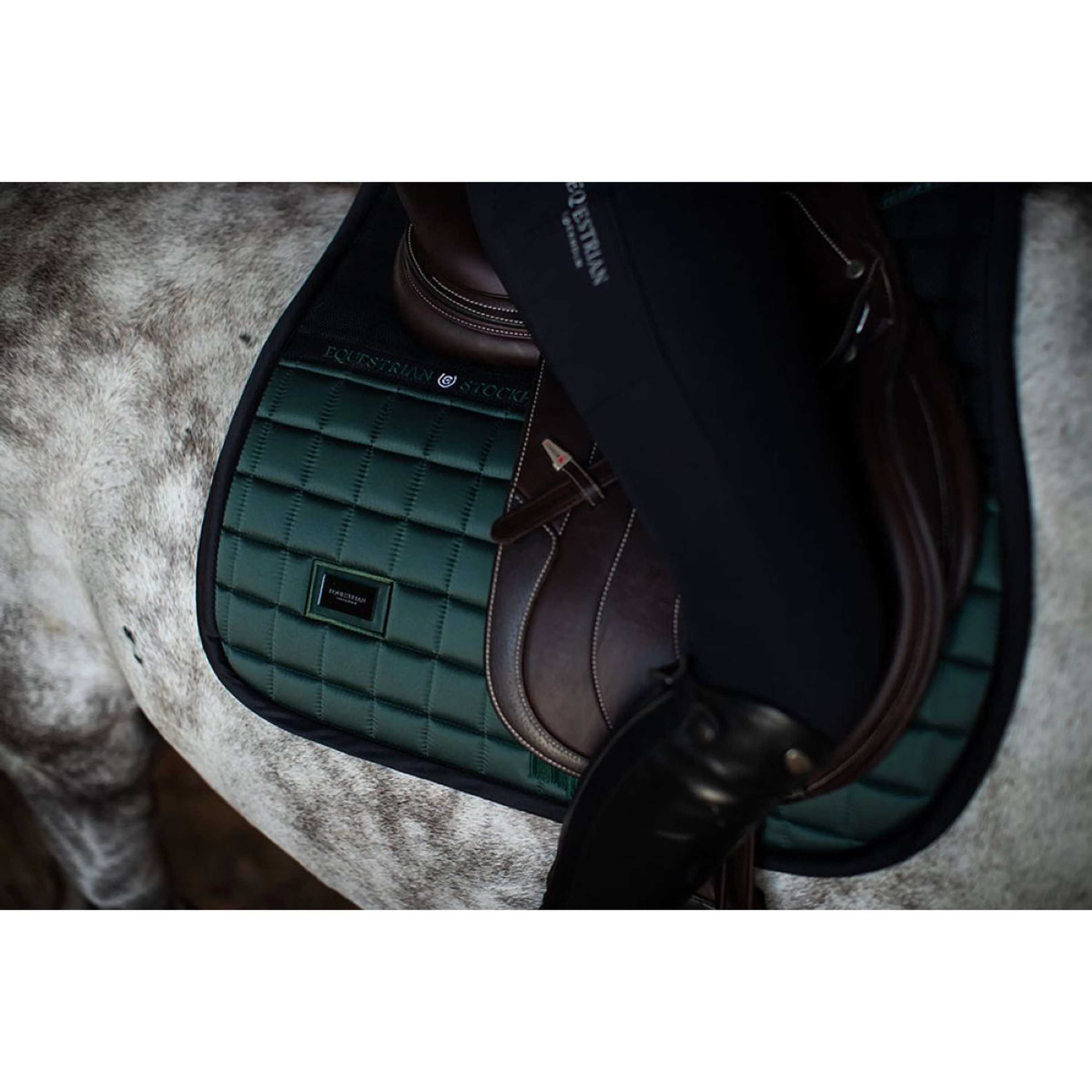 Equestrian Stockholm Tapis de Selle Sportive de Saut Sycamore Green - Image 3