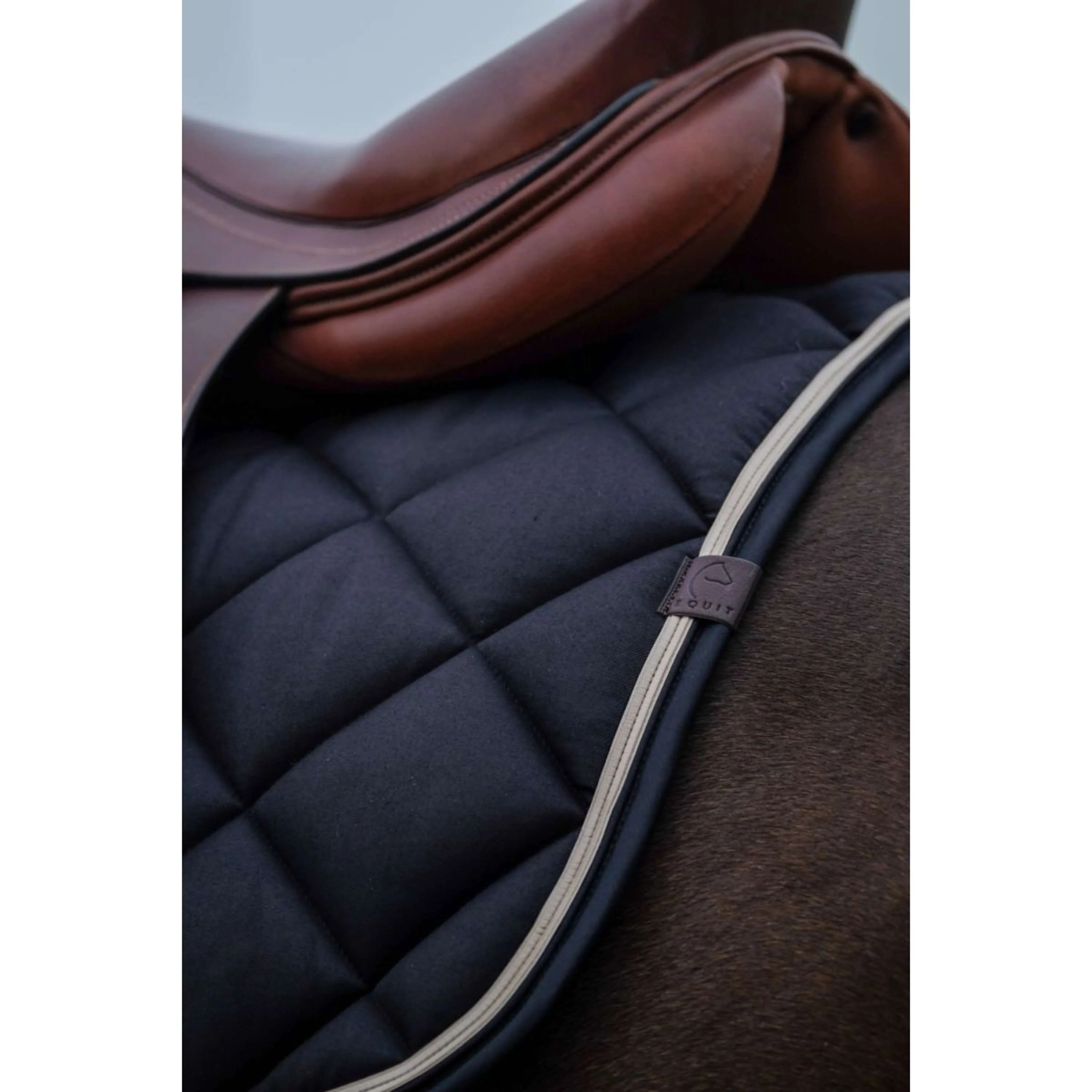 EQUITHÈME Tapis de Selle Classic de Saut Noir - Image 3