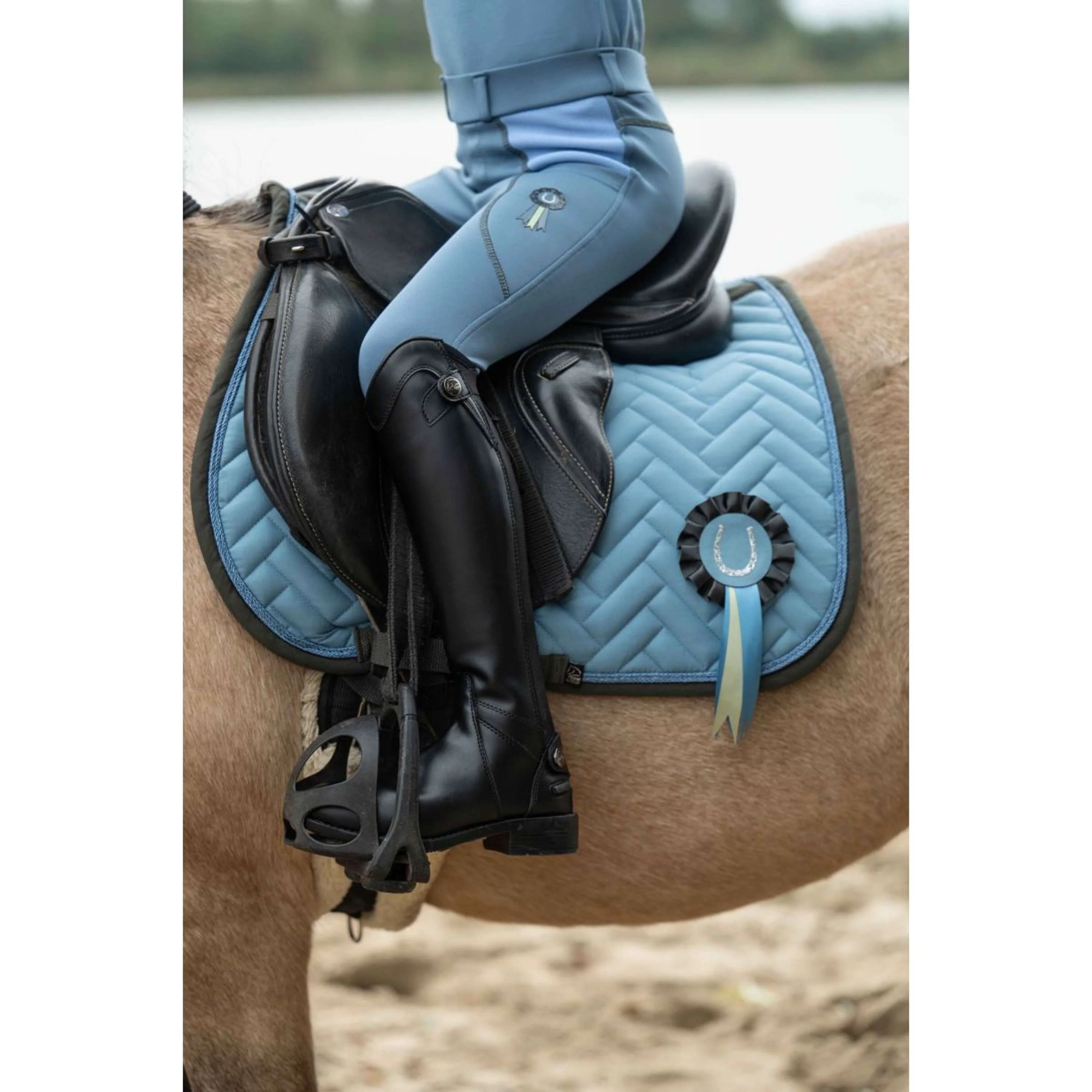 HKM Tapis de Selle Nele Polyvalent Bleu Fumeé - Image 2