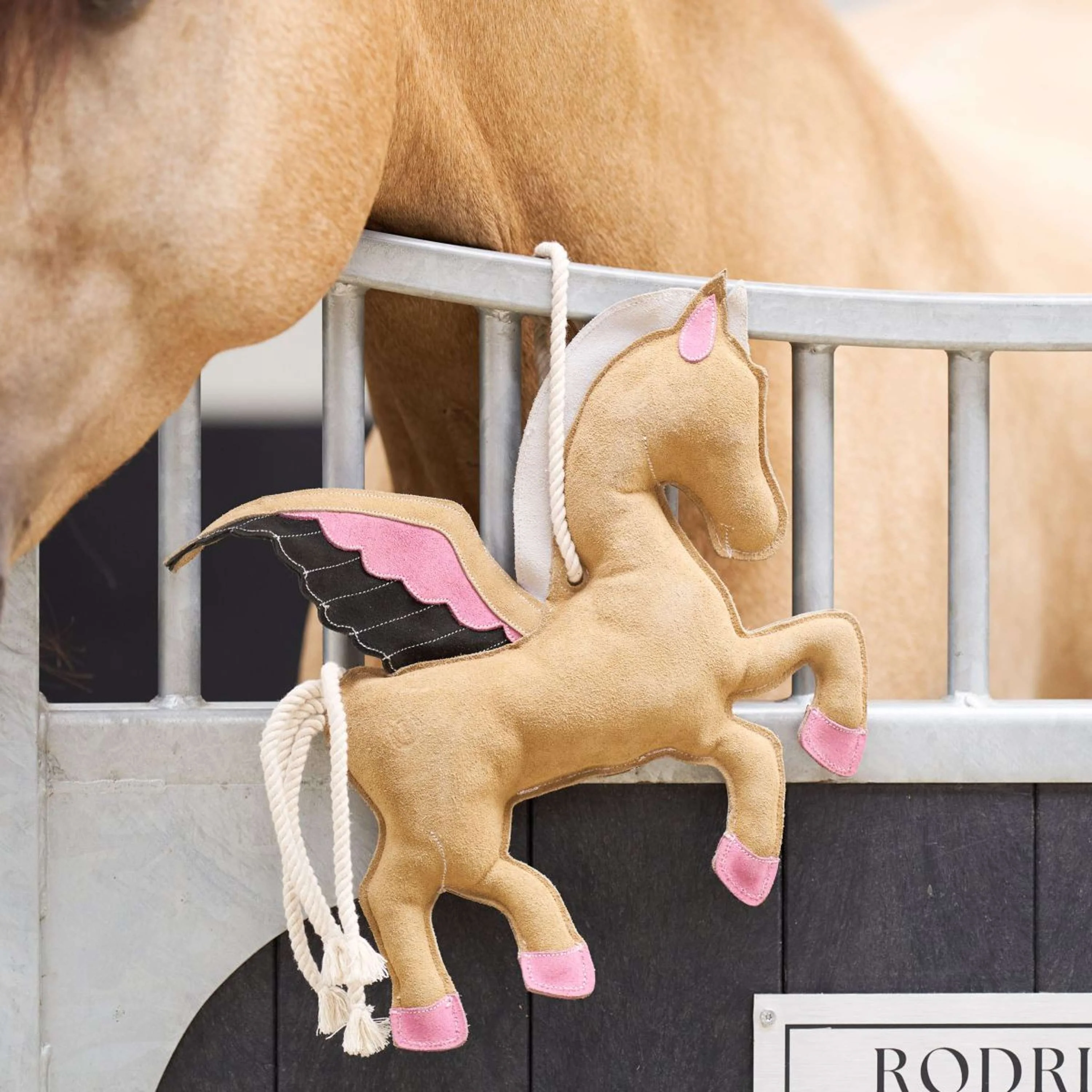 Imperial Riding Jouet IRHStable Pegasus - Image 2