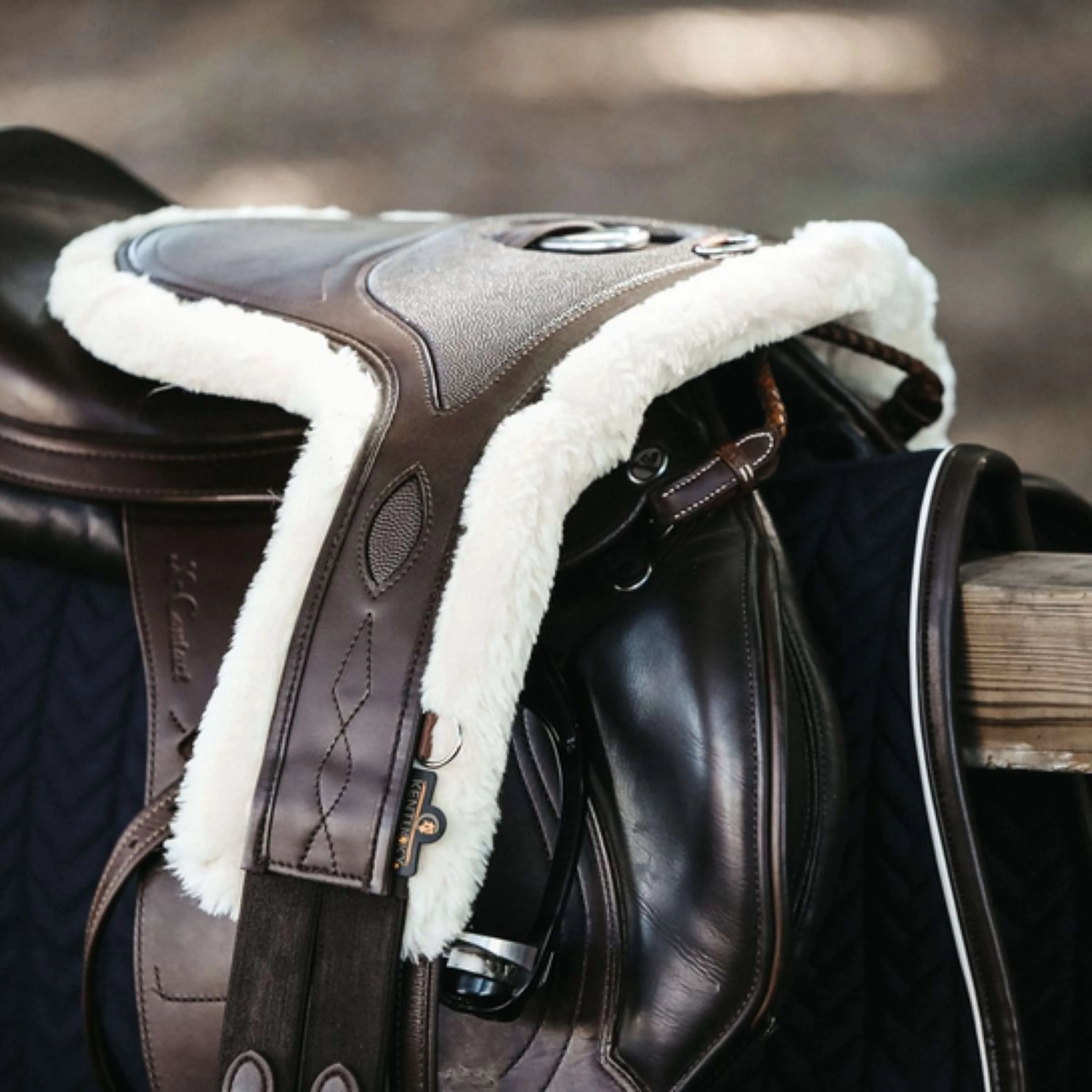 Kentucky Sangle Bavette Sheepskin Special pour le Saut Marron