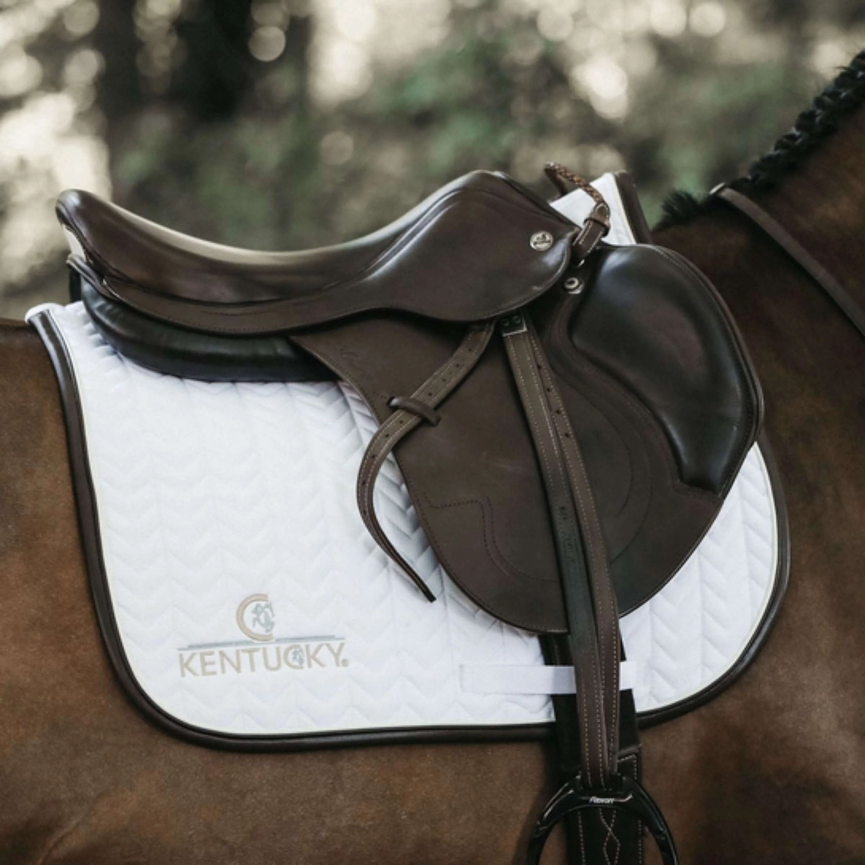 Kentucky Tapis de Selle De Saut Fishbone Leather Blanc - Image 3