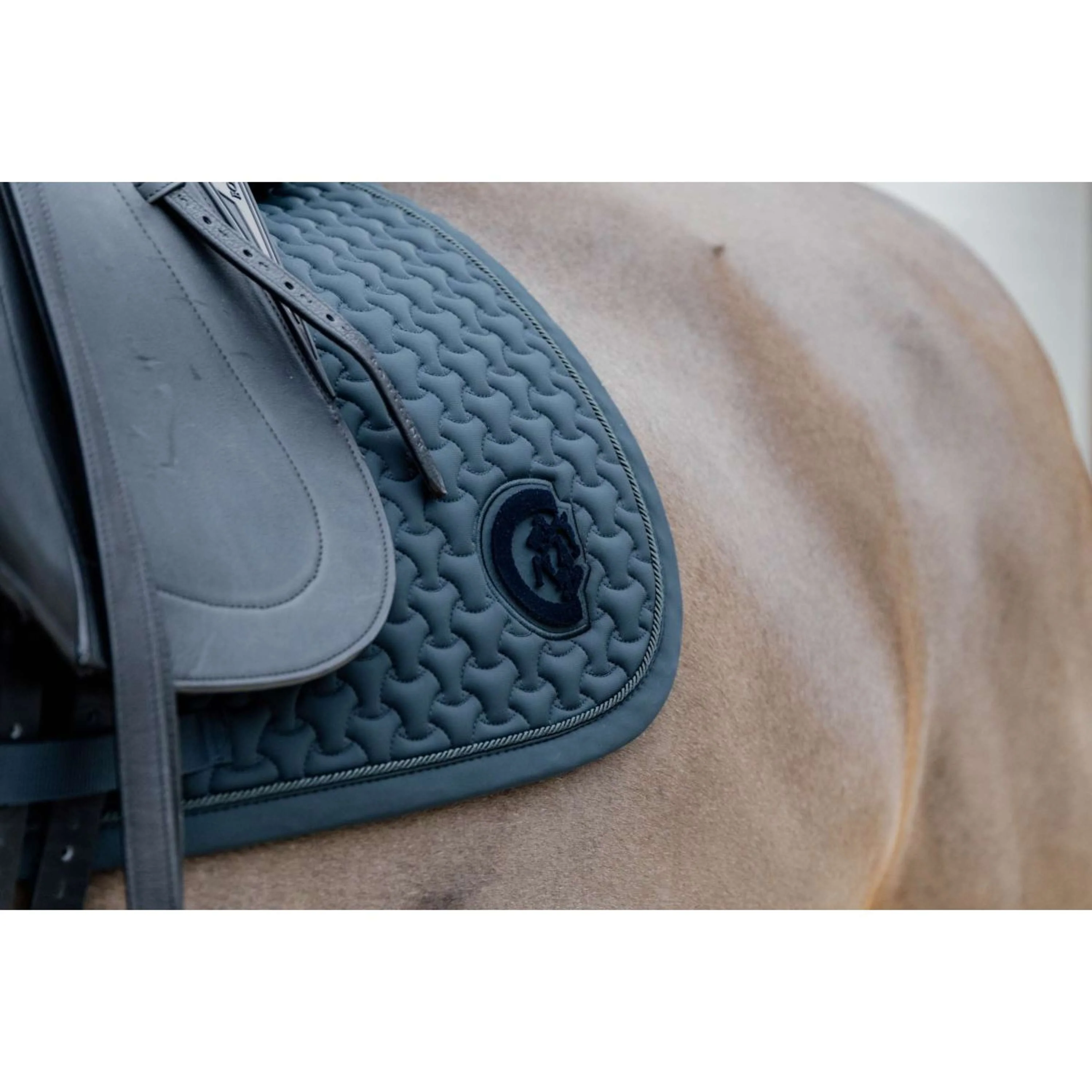 Kentucky Tapis de Selle Plaited 3D Logo Dressage Pine Green - Image 5