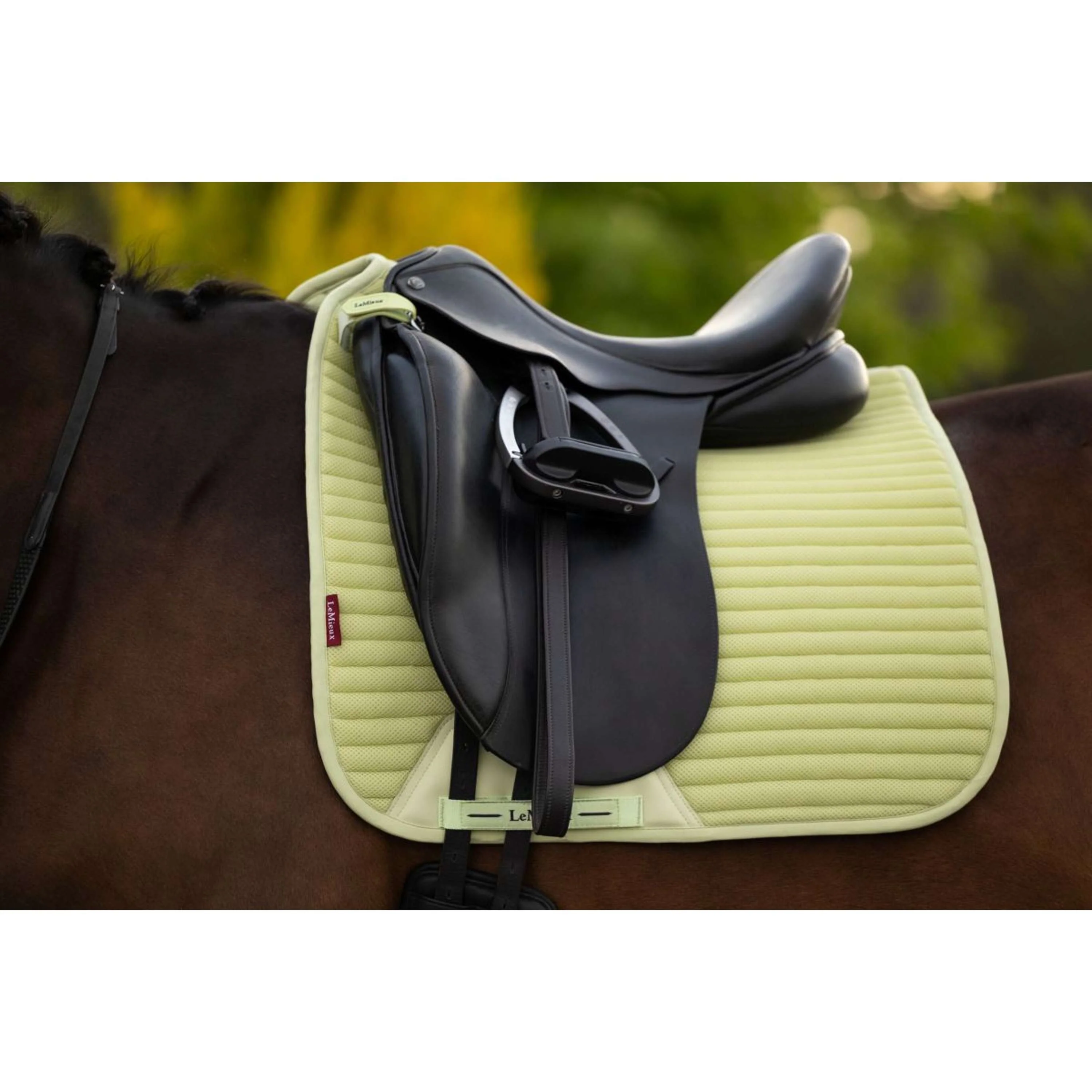 LeMieux Tapis de Selle Air-Tek Mesh Square Dressage Macaron - Image 2