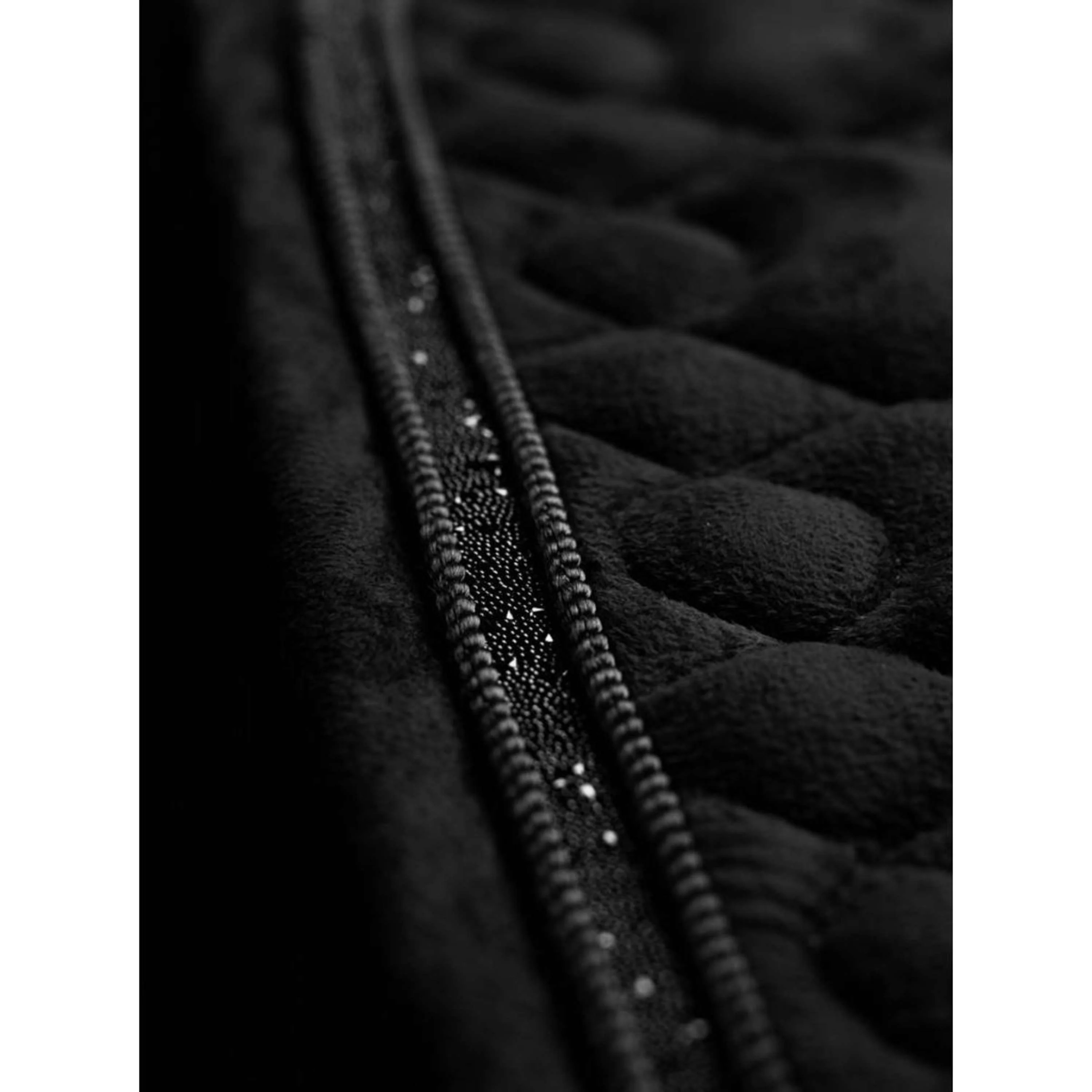 LeMieux Tapis de Selle Crystal Suede Close Contact Noir - Image 2
