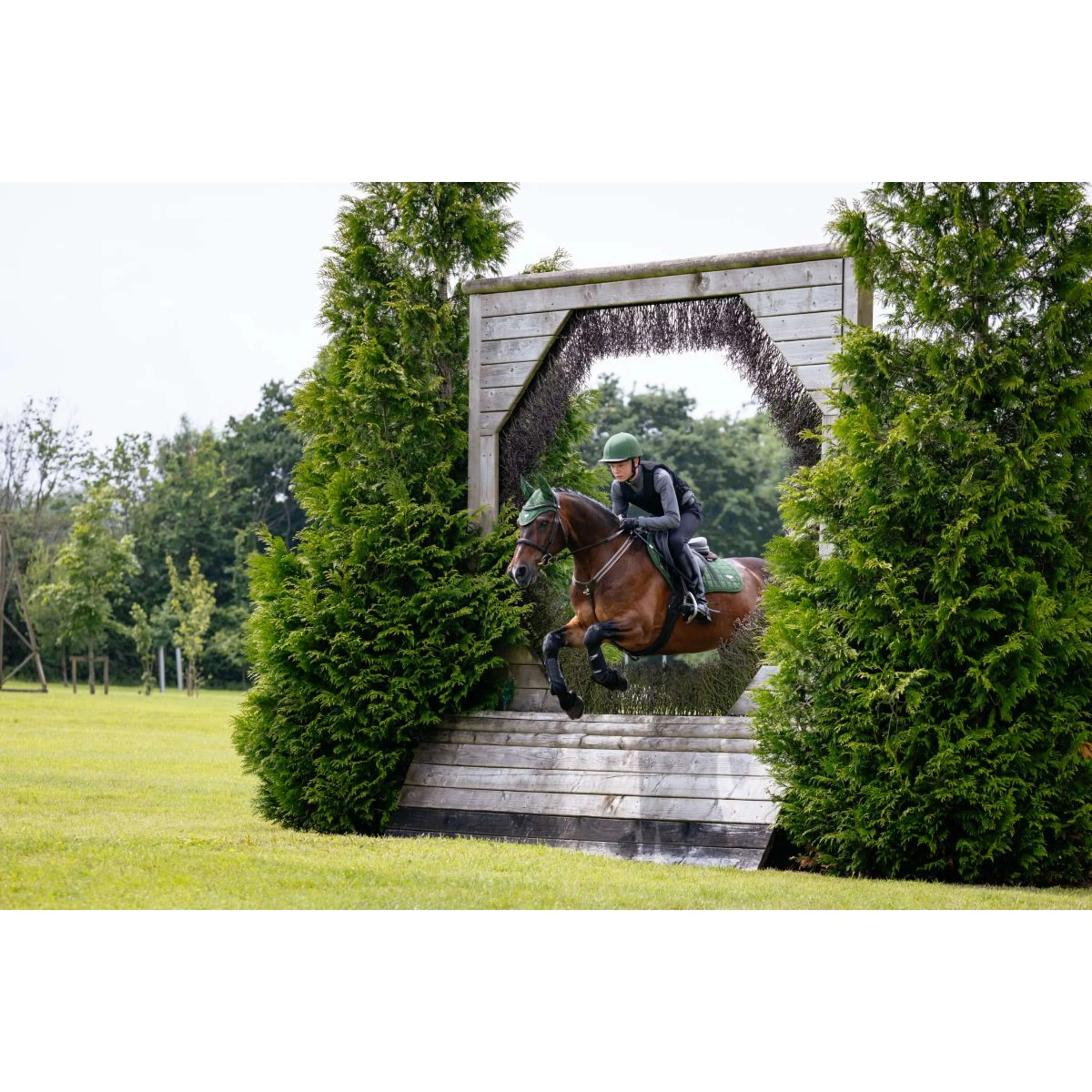 LeMieux Tapis de Selle Loire Classic Square Close Contact Hunter Green - Image 2