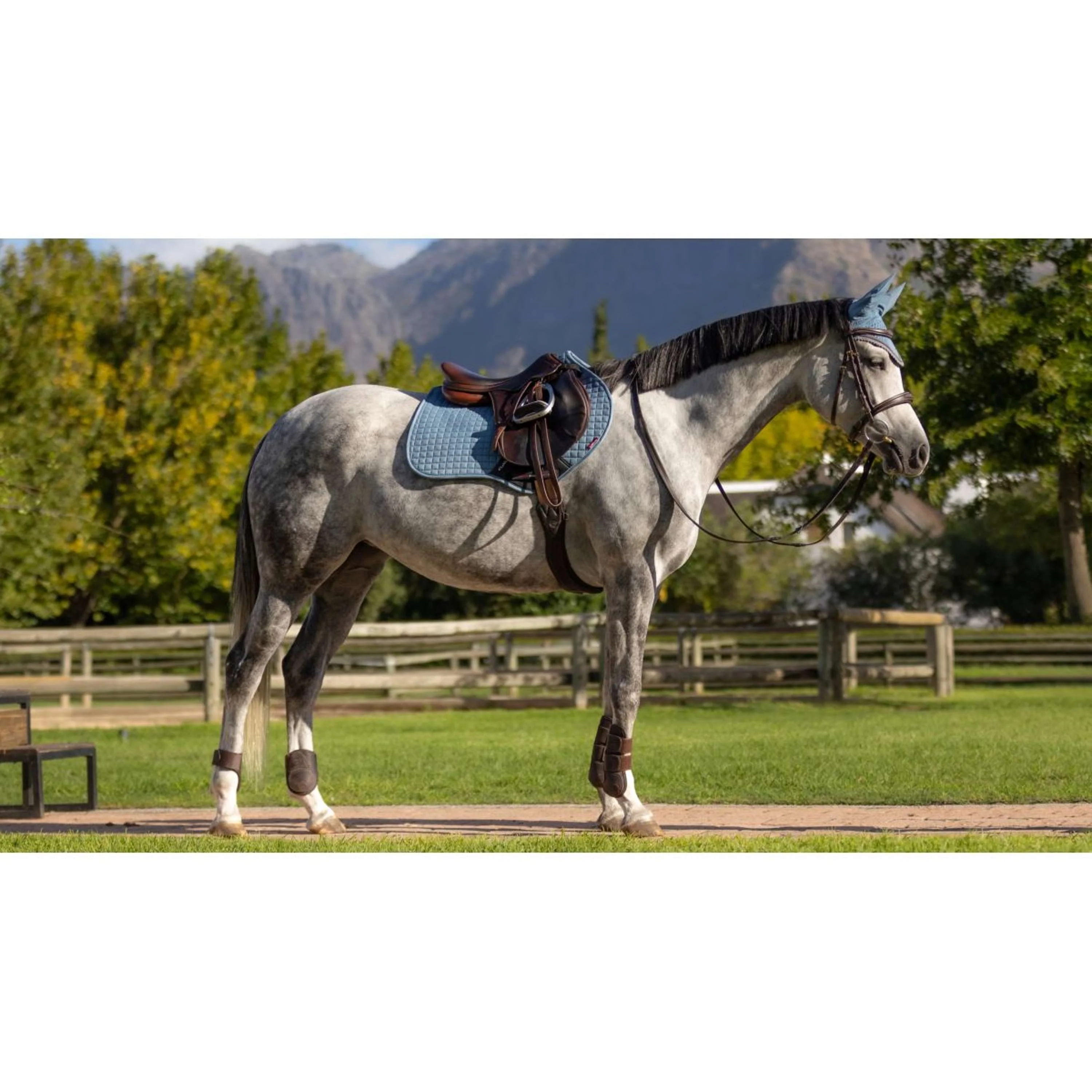 LeMieux Tapis de Selle Suede Square Close Contact Ice Blue - Image 2