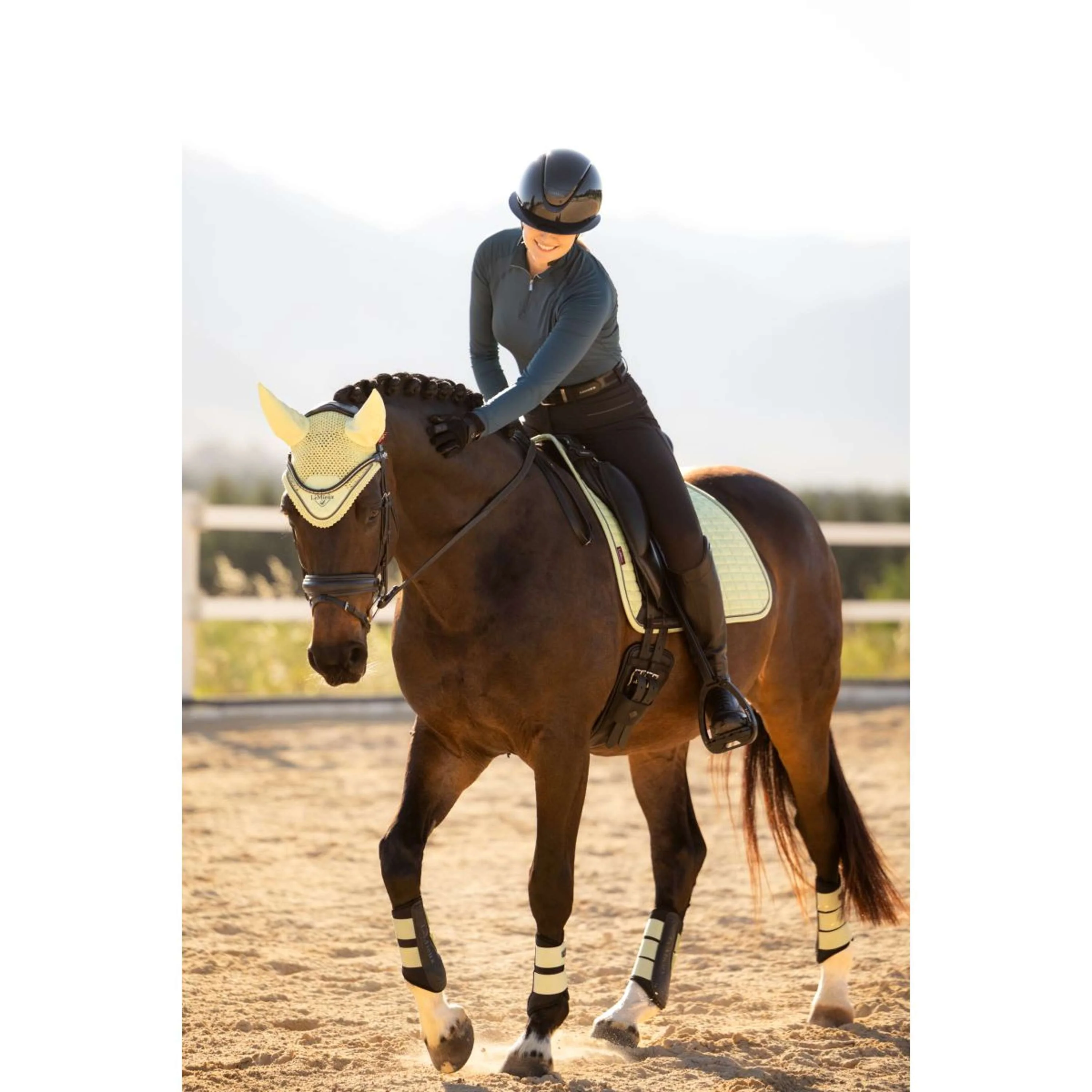 LeMieux Tapis de Selle Suede Square Dressage Macaron - Image 10