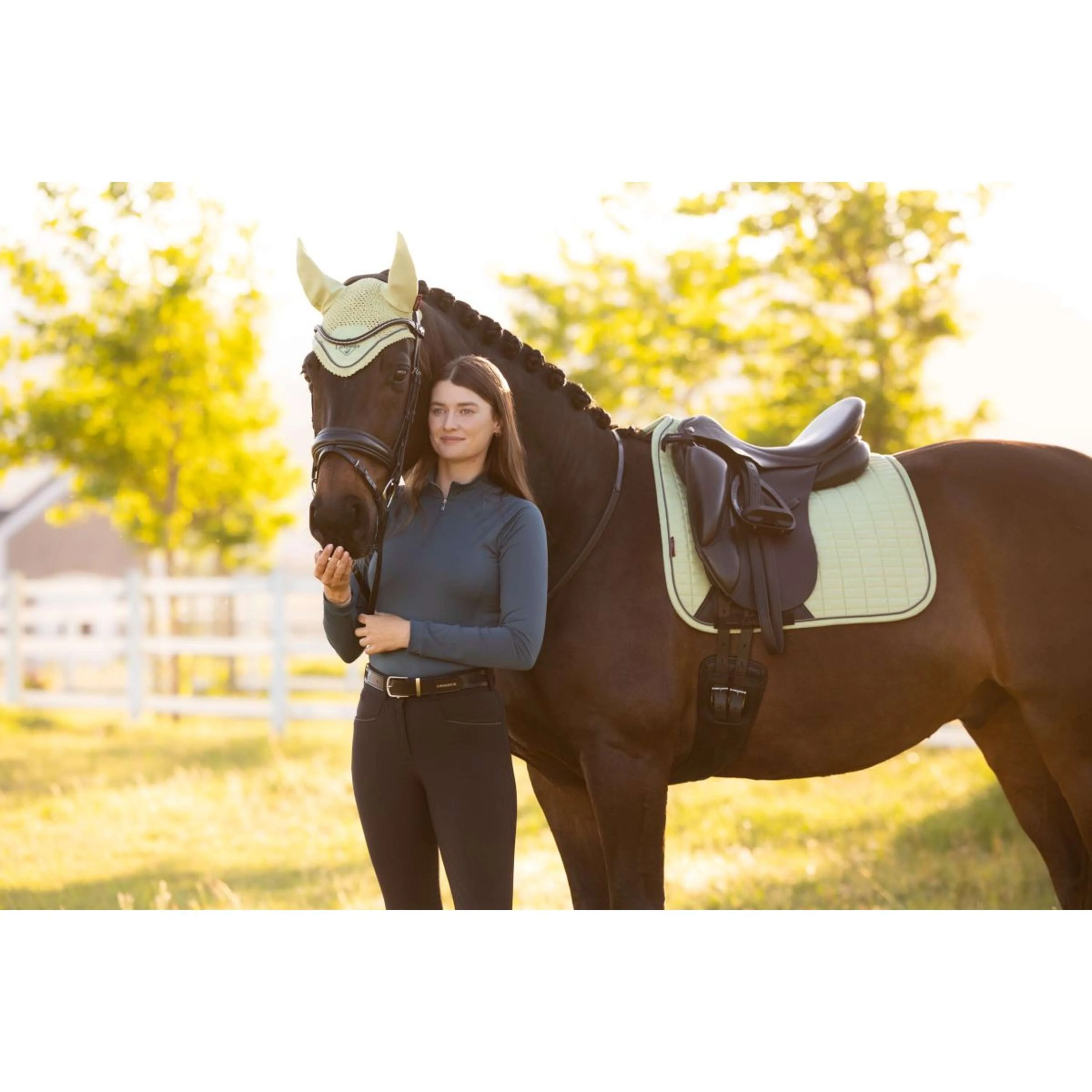 LeMieux Tapis de Selle Suede Square Dressage Macaron - Image 5