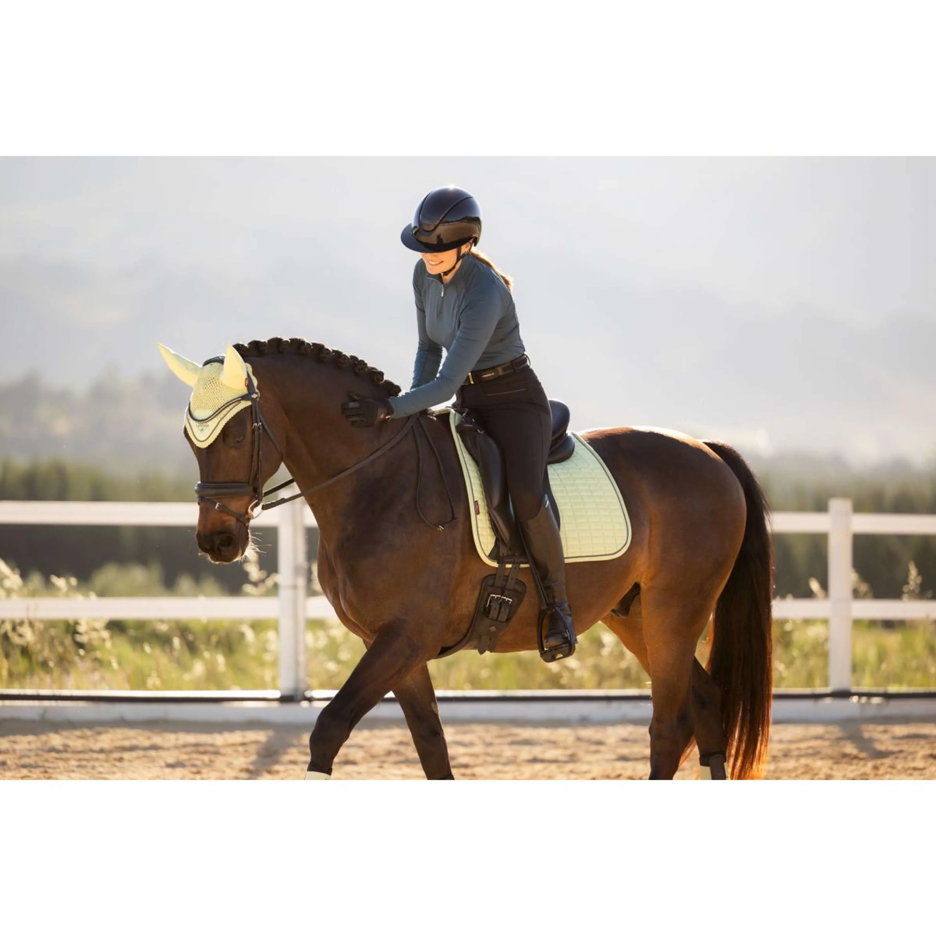 LeMieux Tapis de Selle Suede Square Dressage Macaron - Image 9