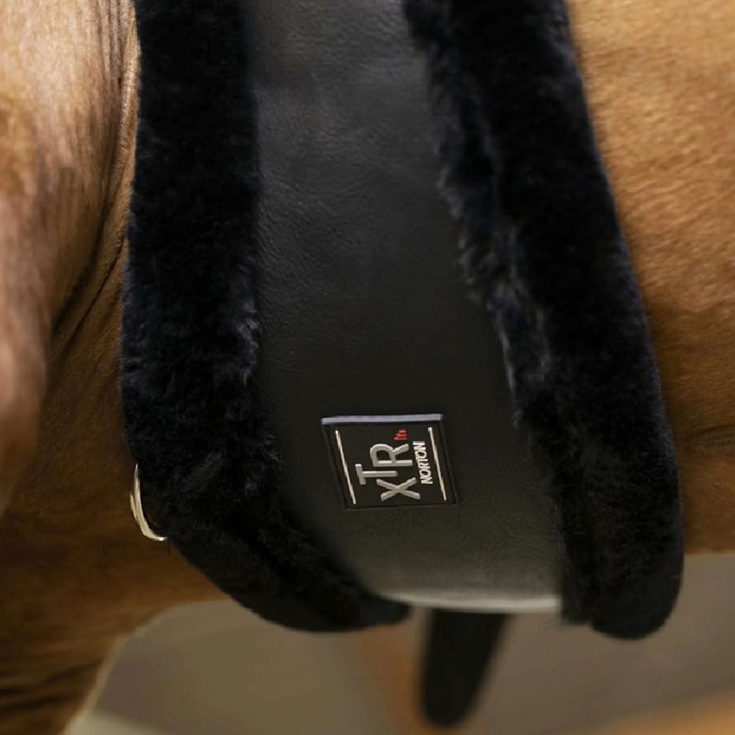 Norton Sangle de Dressage XTR Peau de Mouton Synthétique Noir - Image 6