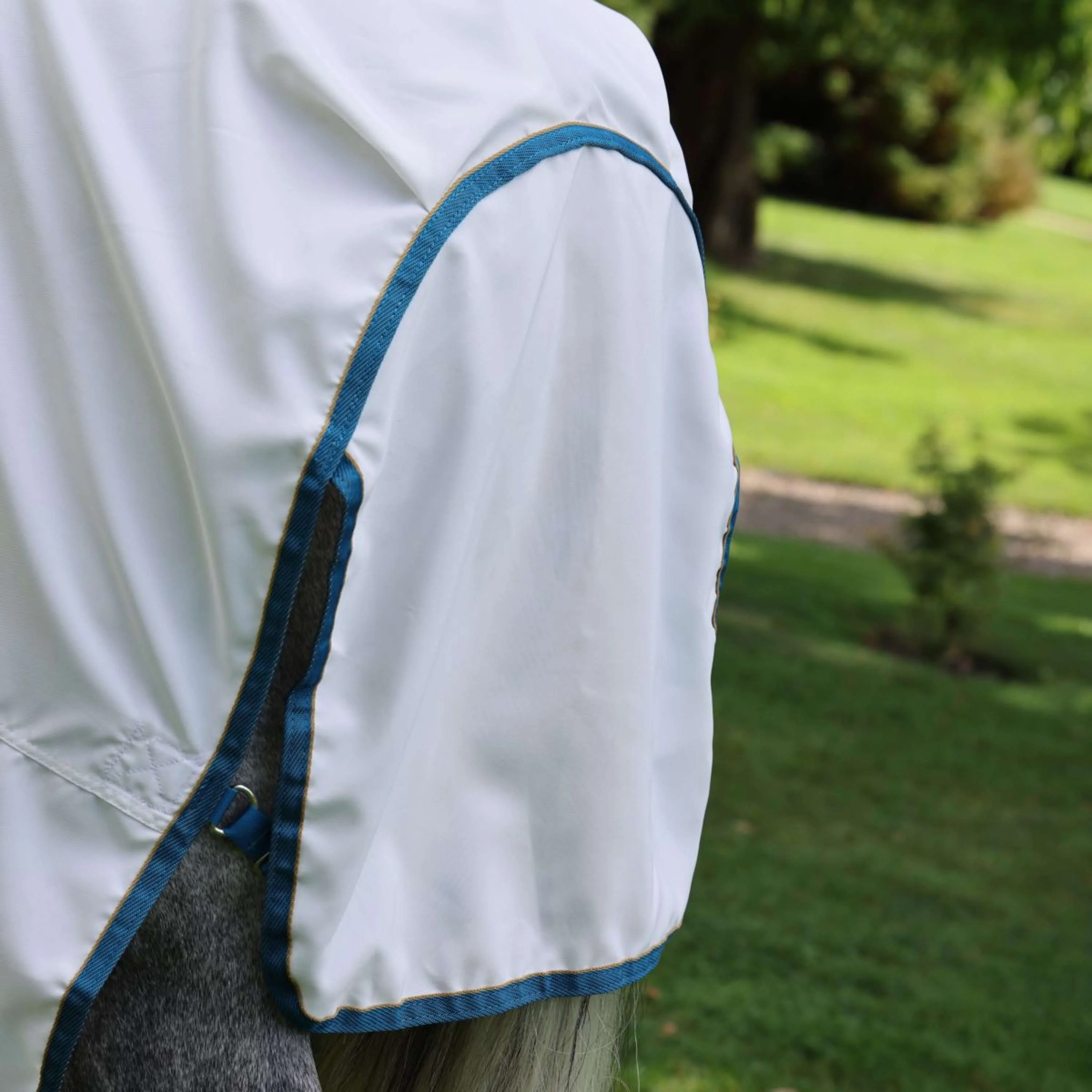 Tempest Plus by Shires Couverture Anti-Eczema Sweet-Itch Combo Blanc/Airforce - Image 7