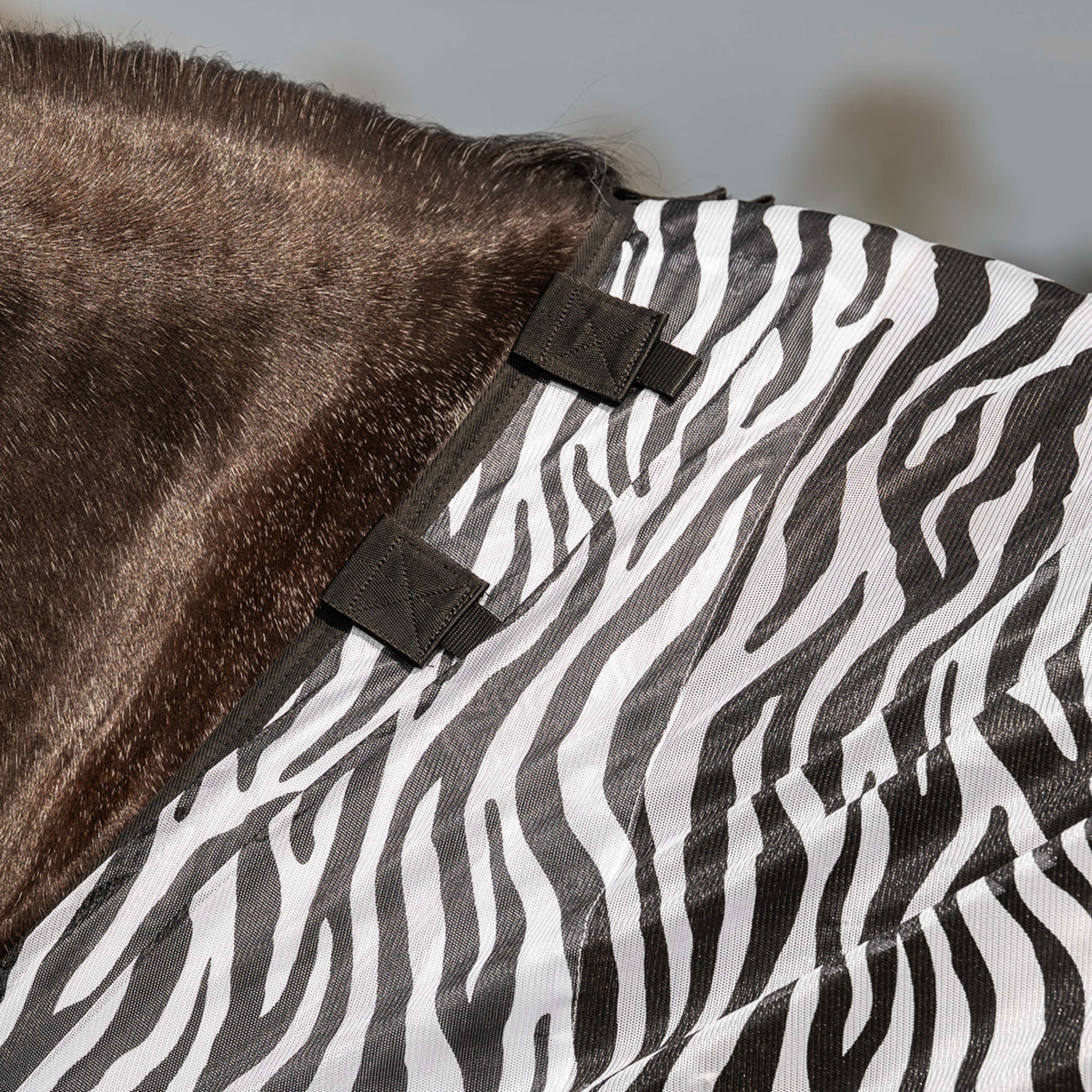 Velder Horsewear Couverture Anti-Mouches avec Couvre-cou Zebra Noir/Blanc - Image 9